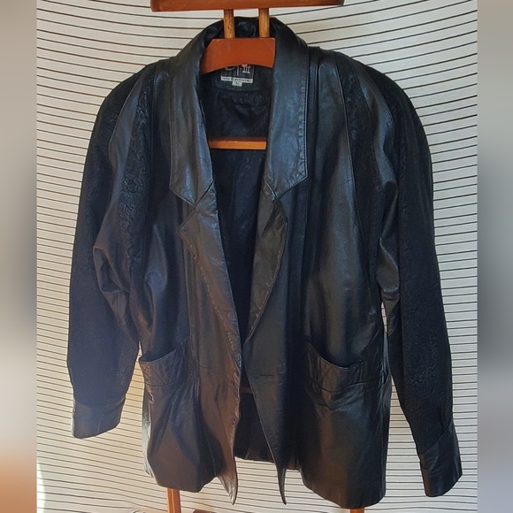 Global Identity Jackets & Blazers - VINTAGE LEATHER COAT 90S large